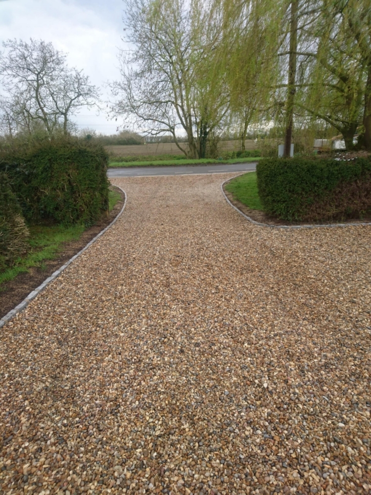 Large front garden with gravel driveway