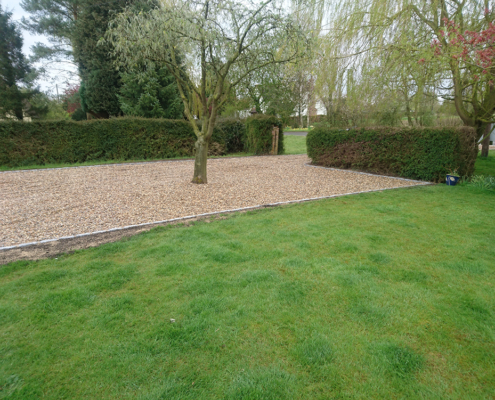 Large front garden with gravel driveway