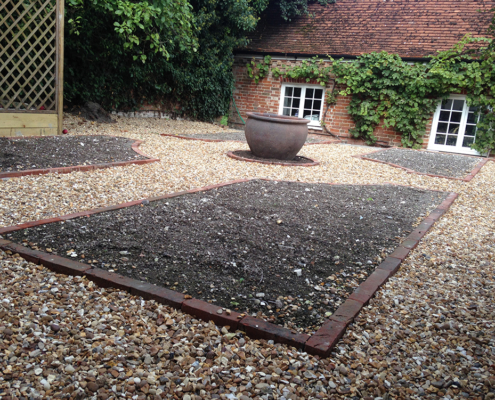 Formal gravel beds