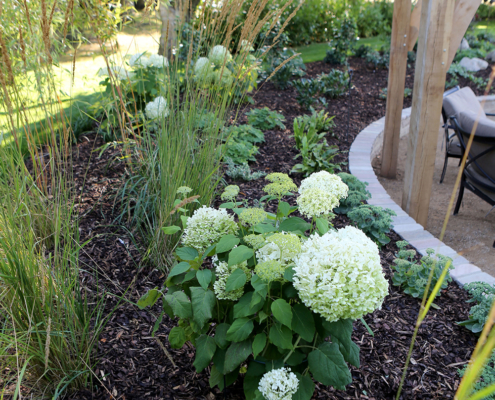 Curved flower border